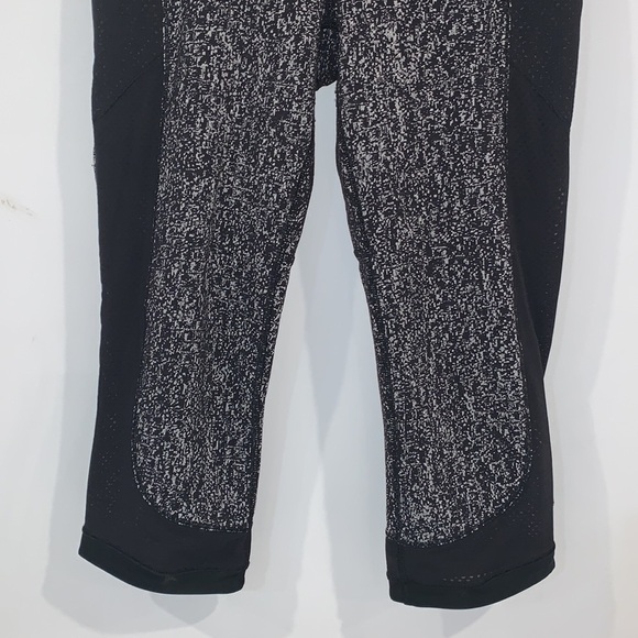 Lululemon Black/ White Fit Physique Crop (19") leggings size 4 - Picture 5 of 15